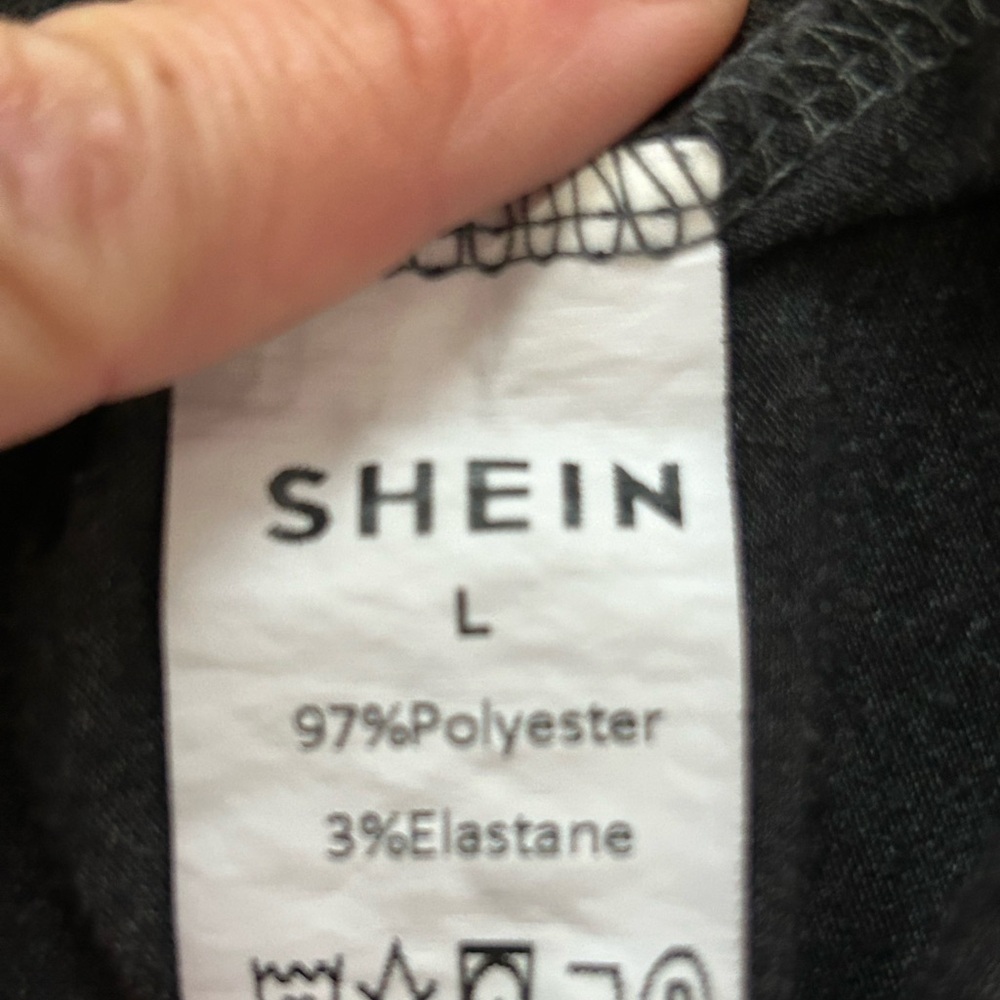 🏷️ 3 for $30  Graphic tee 🍋‍🟩 - Picture 2 of 2